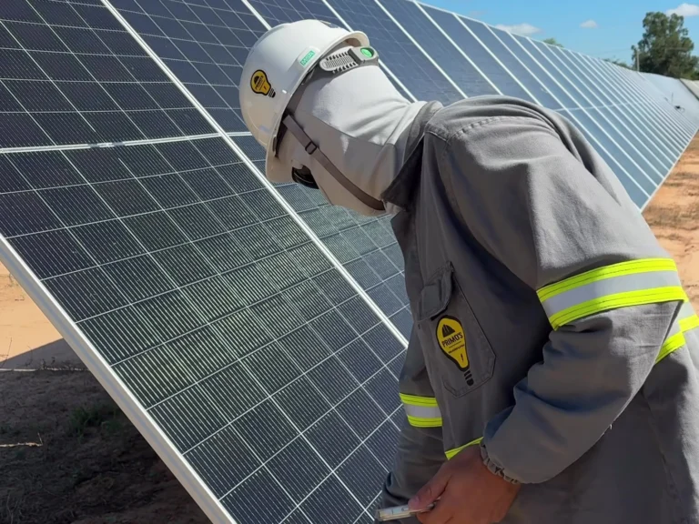 Soluções 01-sistema-fotovoltaico-manutencao-usina-primos