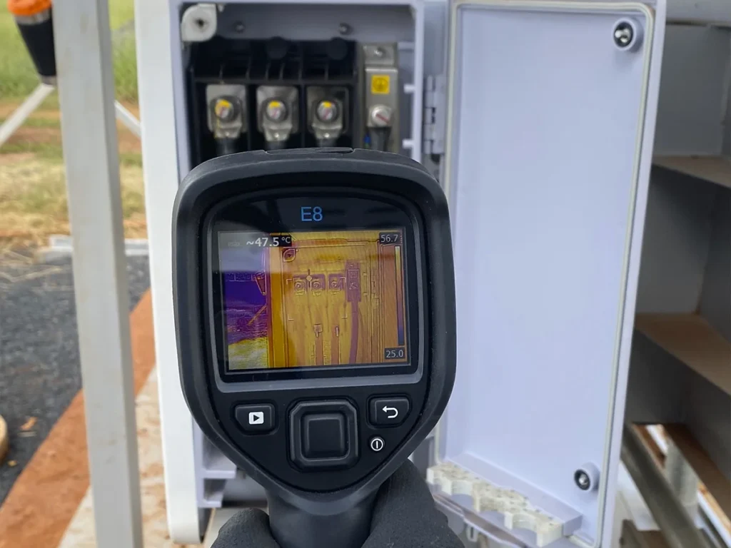 Câmera termográfica para diagnóstico de painel elétrico pela Primo's para detectar anomalias térmicas em usina fotovoltaica